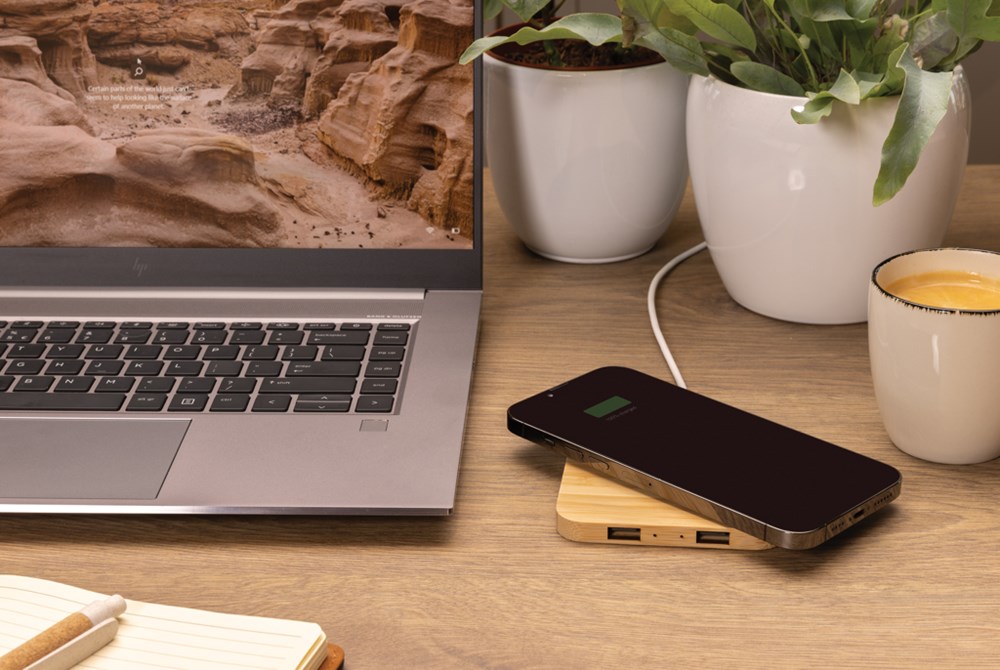 10W Wireless-Charger mit USB aus Bambus 10W Wireless-Charger mit USB aus Bambus