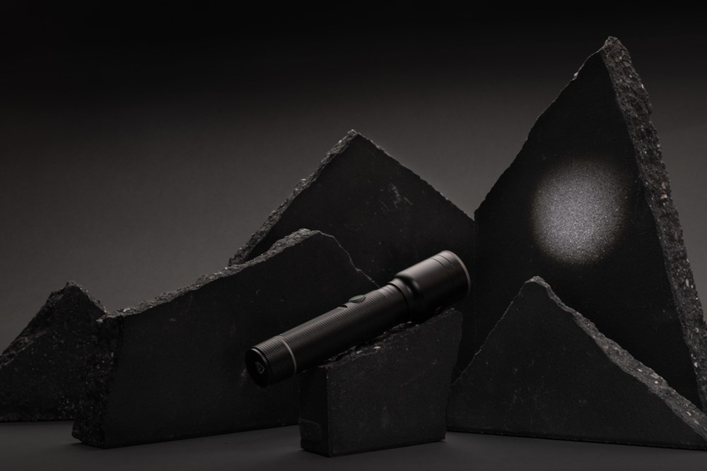 Heavy-Duty USB-Taschenlampe aus RCS recyceltem Aluminium Heavy-Duty USB-Taschenlampe aus RCS recyceltem Aluminium