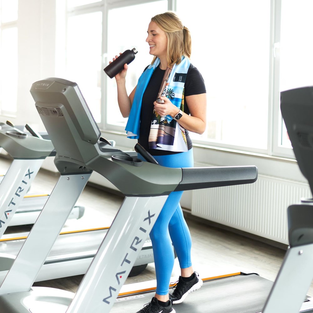 rPET ActiveTowel® Sports 130x70 cm im Polybeutel individueller Klappkarte, All-Inclusive-Paket